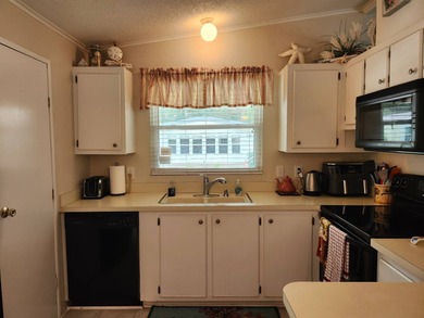 Welcome! This very clean, very well maintained 2/2 is bright on Grasslands Golf and Country Club in Florida - for sale on GolfHomes.com, golf home, golf lot