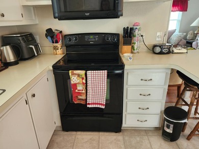 Welcome! This very clean, very well maintained 2/2 is bright on Grasslands Golf and Country Club in Florida - for sale on GolfHomes.com, golf home, golf lot