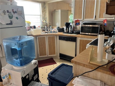 Come make this unit YOURS.  1,300 square ft HUGE!!.  Located in on Six Lakes Country Club in Florida - for sale on GolfHomes.com, golf home, golf lot