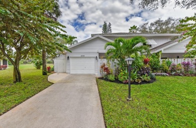 This 3BR/3BA luxurious townhome situated in the sought after on Eagle Wood Golf Course in Florida - for sale on GolfHomes.com, golf home, golf lot