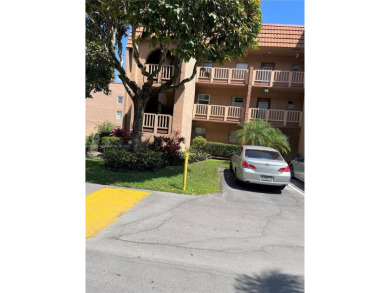Beautiful, spacious and well kept 1 bedroom condo with 1 and a on Sunrise Lakes Phase III in Florida - for sale on GolfHomes.com, golf home, golf lot