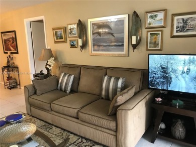 Beautiful, spacious and well kept 1 bedroom condo with 1 and a on Sunrise Lakes Phase III in Florida - for sale on GolfHomes.com, golf home, golf lot