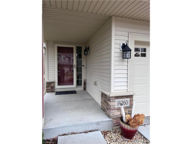 Welcome to this beautiful end unit townhome. Huge entry as you on The Wilds Golf Club in Minnesota - for sale on GolfHomes.com, golf home, golf lot