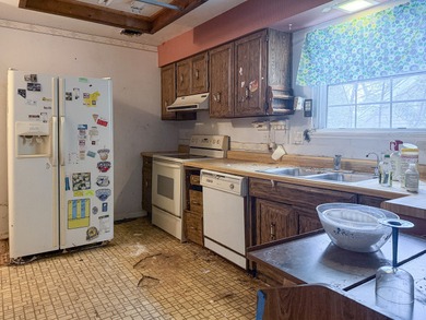 Gurnee. Hard to find 1500 sq foot 3 bedroom, 2.1 bath home with on Heather Ridge Golf Club in Illinois - for sale on GolfHomes.com, golf home, golf lot