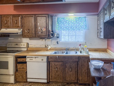 Gurnee. Hard to find 1500 sq foot 3 bedroom, 2.1 bath home with on Heather Ridge Golf Club in Illinois - for sale on GolfHomes.com, golf home, golf lot