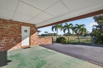 INVESTORS DREAM!! INCREDIBLE AND RARE OPPORTUNITY TO RENOVATE on Lake Worth Municipal Golf Course in Florida - for sale on GolfHomes.com, golf home, golf lot