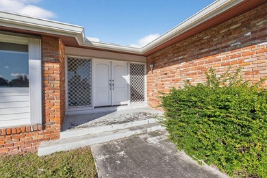 INVESTORS DREAM!! INCREDIBLE AND RARE OPPORTUNITY TO RENOVATE on Lake Worth Municipal Golf Course in Florida - for sale on GolfHomes.com, golf home, golf lot