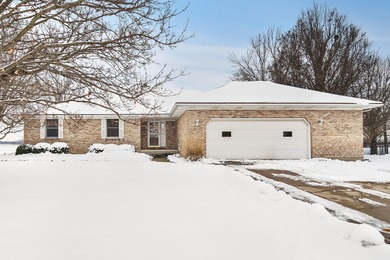 Welcome to this beautiful all-brick ranch in Oak Ridge Estates on El Paso Golf Club in Illinois - for sale on GolfHomes.com, golf home, golf lot
