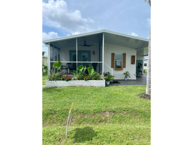 Beautifully renovated Naples Home!  This lovely home features 2 on Royal Wood Golf and Country Club in Florida - for sale on GolfHomes.com, golf home, golf lot