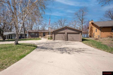 This well maintained 3 bedroom home is located across from the on Interlaken Golf Club Inc in Minnesota - for sale on GolfHomes.com, golf home, golf lot