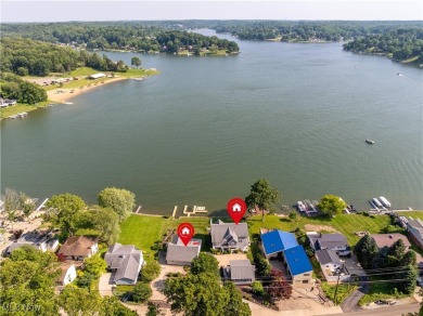 This 3-bedroom, 1-bath lakefront cottage offers the perfect on Lake Mohawk Golf Club in Ohio - for sale on GolfHomes.com, golf home, golf lot