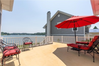 This 3-bedroom, 1-bath lakefront cottage offers the perfect on Lake Mohawk Golf Club in Ohio - for sale on GolfHomes.com, golf home, golf lot