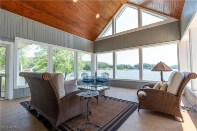 This 3-bedroom, 1-bath lakefront cottage offers the perfect on Lake Mohawk Golf Club in Ohio - for sale on GolfHomes.com, golf home, golf lot