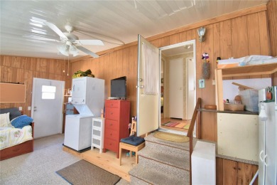 PRICE IMPROVEMENT...WELCOME TO YOUR FLORIDA RETIREMENT OASIS IN on Southern Dunes Golf and Country Club in Florida - for sale on GolfHomes.com, golf home, golf lot