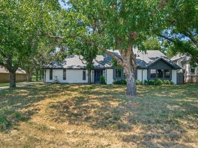 BEAUTIFULLY REMODELED HOME IN THE COVETED PECAN PLANTATION on Pecan Plantation Country Club in Texas - for sale on GolfHomes.com, golf home, golf lot