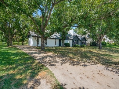 BEAUTIFULLY REMODELED HOME IN THE COVETED PECAN PLANTATION on Pecan Plantation Country Club in Texas - for sale on GolfHomes.com, golf home, golf lot