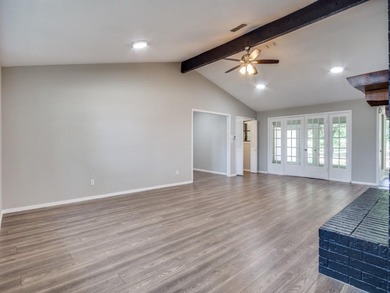 BEAUTIFULLY REMODELED HOME IN THE COVETED PECAN PLANTATION on Pecan Plantation Country Club in Texas - for sale on GolfHomes.com, golf home, golf lot