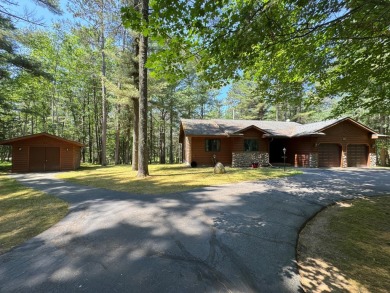 Tucked back on a nicely wooded lot, this TIMBER RIDGE home on Timber Ridge Golf Club in Wisconsin - for sale on GolfHomes.com, golf home, golf lot