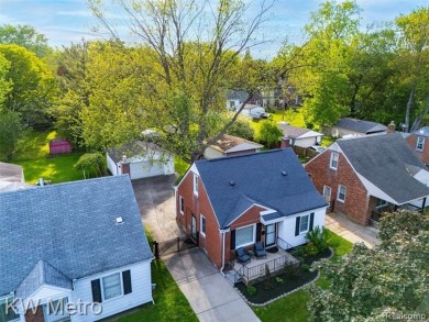 Welcome to this beautifully maintained, three bedroom, brick on Red Run Golf Club in Michigan - for sale on GolfHomes.com, golf home, golf lot