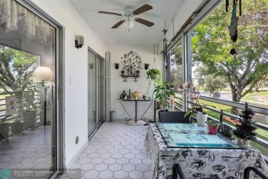 UPDATED & MOVE-IN READY! Turnkey in Portofino at Wynmoor with on Wynmoor Golf Course in Florida - for sale on GolfHomes.com, golf home, golf lot