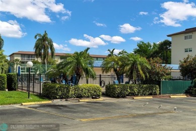 UPDATED & MOVE-IN READY! Turnkey in Portofino at Wynmoor with on Wynmoor Golf Course in Florida - for sale on GolfHomes.com, golf home, golf lot