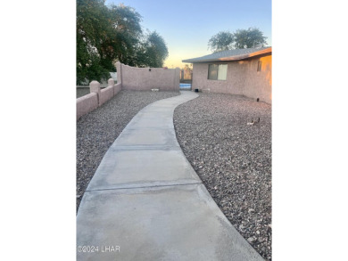 LIVE ON THE GOLF COURSE!
This 2873 sf, 4 bed, 3 bath, 2 car on London Bridge Golf Course in Arizona - for sale on GolfHomes.com, golf home, golf lot