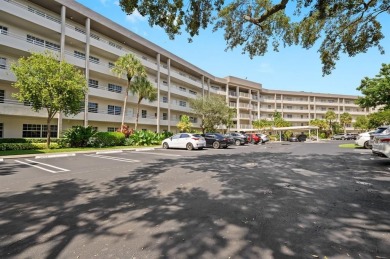 This fully renovated 3/2, 1st flr home offers the perfect blend on Palm-Aire Country Club and Resort - Palms in Florida - for sale on GolfHomes.com, golf home, golf lot