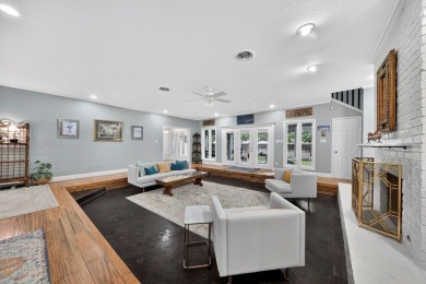 Charming Green Tree home with fresh exterior paint, circle drive on Green Tree Country Club in Texas - for sale on GolfHomes.com, golf home, golf lot