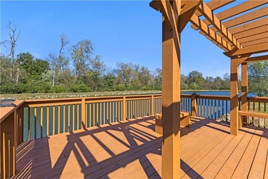 Don't miss out on this 2 Bedroom, 2 Full Bath AND 2 CAR GARAGE on Minor Park Golf Course in Missouri - for sale on GolfHomes.com, golf home, golf lot