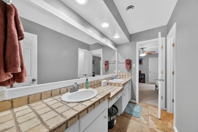 Charming Green Tree home with fresh exterior paint, circle drive on Green Tree Country Club in Texas - for sale on GolfHomes.com, golf home, golf lot