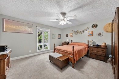 Charming Green Tree home with fresh exterior paint, circle drive on Green Tree Country Club in Texas - for sale on GolfHomes.com, golf home, golf lot