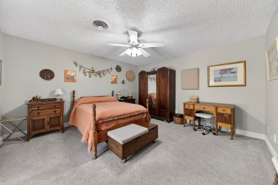 Charming Green Tree home with fresh exterior paint, circle drive on Green Tree Country Club in Texas - for sale on GolfHomes.com, golf home, golf lot