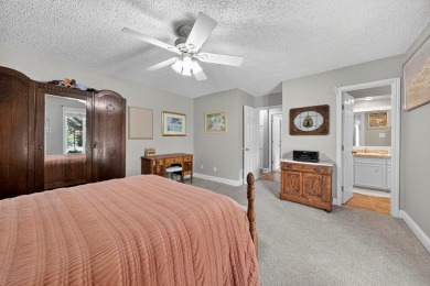 Charming Green Tree home with fresh exterior paint, circle drive on Green Tree Country Club in Texas - for sale on GolfHomes.com, golf home, golf lot