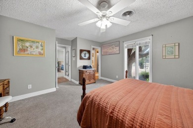 Charming Green Tree home with fresh exterior paint, circle drive on Green Tree Country Club in Texas - for sale on GolfHomes.com, golf home, golf lot