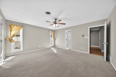 Charming Green Tree home with fresh exterior paint, circle drive on Green Tree Country Club in Texas - for sale on GolfHomes.com, golf home, golf lot