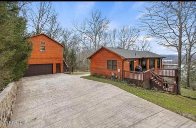 Stunning Log Cabin style Retreat on Norris Lake - Community on The Greens at Deerfield in Tennessee - for sale on GolfHomes.com, golf home, golf lot