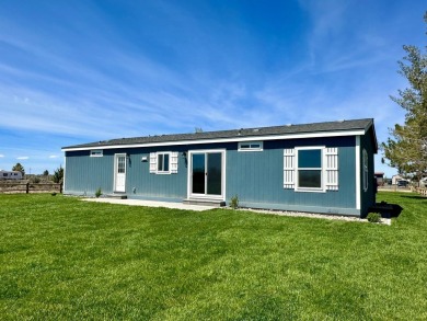 New and move-in ready! Located on the 5th green of the Christmas on Christmas Valley Golf Course in Oregon - for sale on GolfHomes.com, golf home, golf lot