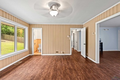 Welcome to this beautifully maintained 2-bedroom, 2-bathroom on Pinecrest Country Club in Texas - for sale on GolfHomes.com, golf home, golf lot