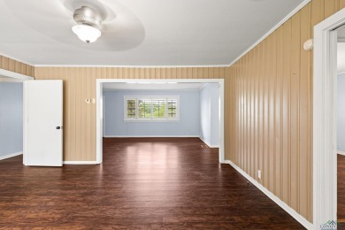 Welcome to this beautifully maintained 2-bedroom, 2-bathroom on Pinecrest Country Club in Texas - for sale on GolfHomes.com, golf home, golf lot