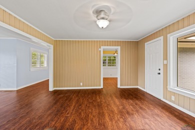 Welcome to this beautifully maintained 2-bedroom, 2-bathroom on Pinecrest Country Club in Texas - for sale on GolfHomes.com, golf home, golf lot