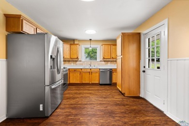 Welcome to this beautifully maintained 2-bedroom, 2-bathroom on Pinecrest Country Club in Texas - for sale on GolfHomes.com, golf home, golf lot