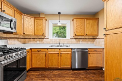 Welcome to this beautifully maintained 2-bedroom, 2-bathroom on Pinecrest Country Club in Texas - for sale on GolfHomes.com, golf home, golf lot