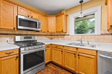 Welcome to this beautifully maintained 2-bedroom, 2-bathroom on Pinecrest Country Club in Texas - for sale on GolfHomes.com, golf home, golf lot