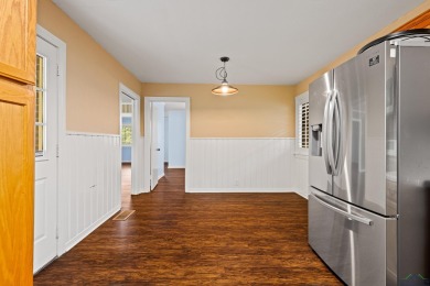 Welcome to this beautifully maintained 2-bedroom, 2-bathroom on Pinecrest Country Club in Texas - for sale on GolfHomes.com, golf home, golf lot