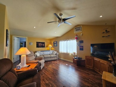 Come see this fantastic 2-bedroom, 1.5-bath home with a spacious on Viewpoint Golf Resort in Arizona - for sale on GolfHomes.com, golf home, golf lot