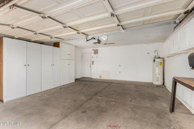 Golf Course 3 bedroom, 2 bath home with bonus room in Peoria! on Country Meadows Golf Club in Arizona - for sale on GolfHomes.com, golf home, golf lot