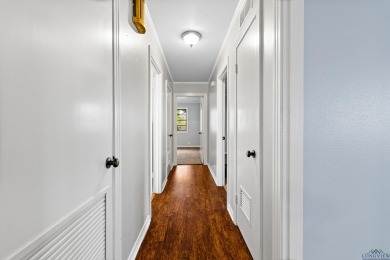 Welcome to this beautifully maintained 2-bedroom, 2-bathroom on Pinecrest Country Club in Texas - for sale on GolfHomes.com, golf home, golf lot