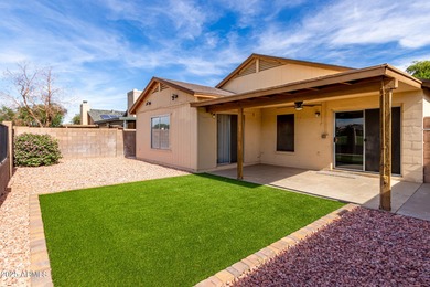 Golf Course 3 bedroom, 2 bath home with bonus room in Peoria! on Country Meadows Golf Club in Arizona - for sale on GolfHomes.com, golf home, golf lot