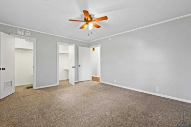 Welcome to this beautifully maintained 2-bedroom, 2-bathroom on Pinecrest Country Club in Texas - for sale on GolfHomes.com, golf home, golf lot