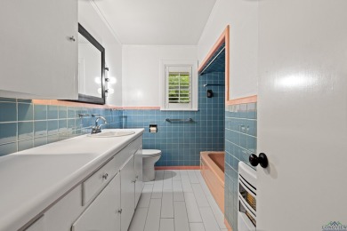 Welcome to this beautifully maintained 2-bedroom, 2-bathroom on Pinecrest Country Club in Texas - for sale on GolfHomes.com, golf home, golf lot